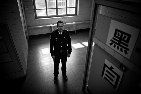 黑白决中谁是警局内鬼 角色身份