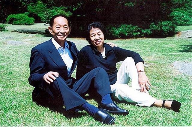 “杂交水稻之父”袁隆平的三个儿子,现状如何了?