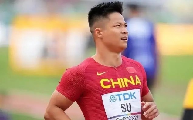 苏炳添因高烧退赛，网友如何评价这件事？该不该感到惋惜？