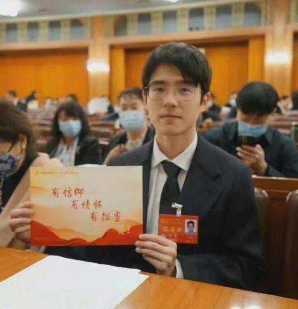 关晓彤加入中国国家话剧院 这是咋情况?