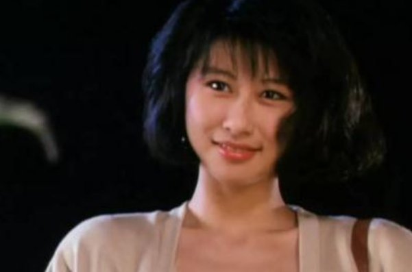 叶倩文晒照庆60岁生日,头发花白面色红润,如今她过的怎么样?