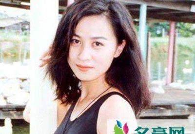 何超琼现任老公俞铮吗 现在都没有再婚掌握赌王的商业帝国