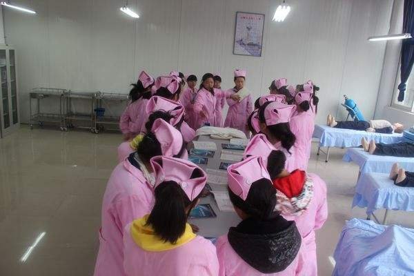 武汉协和坠亡护士系独生女，其坠楼的具体原因是什么？