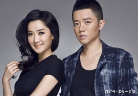曾毅坐轮椅出行,已无法直立行走,怎么回事呢?