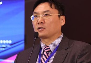 鲍毓明性侵养女事件的原委是怎样的？