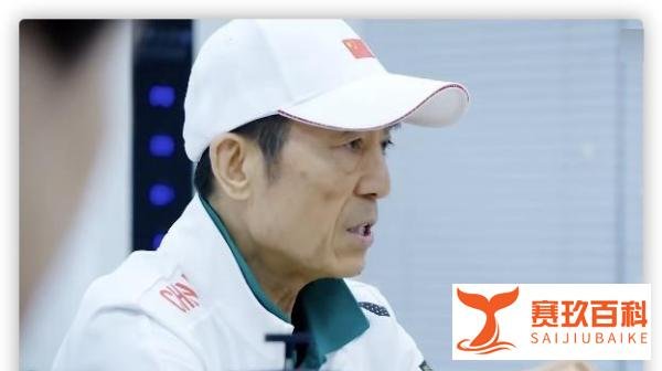 张艺谋妻子发文心疼丈夫
