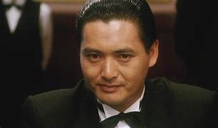 65岁周润发同苗侨伟夫妇晨跑,昔日男神头发花白,如今他过的怎么样?