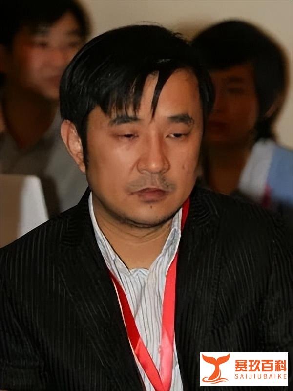 王永红:公司破产欠800亿,套61亿携女明星出逃,亲爹去世都不回来