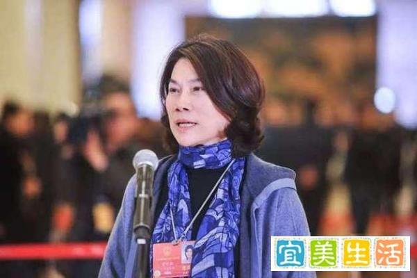 董明珠怒斥孟羽童，称钱不应该是大学生的梦想