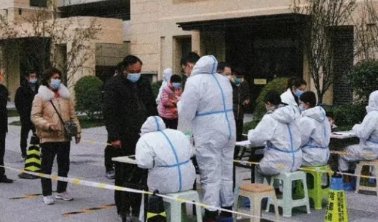 从沪抵昆后核酸阳性男子被骂“千里投毒” ,当事人是如何回应这件事的?