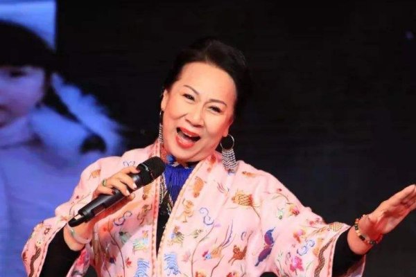 我想找一首歌曲,里面的歌词有一句是气球啊气球,银色的气球!是一首老歌