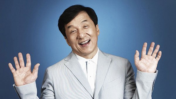 当年成龙醉酒,大闹李宗盛演唱会,被粉丝怒斥没有底线,到底怎么回事?