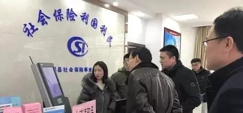 你死跟我有啥关系?社保局保安驱赶群众,还恶语伤人!