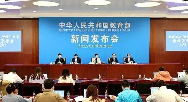 官宣！留学生在国内上网课不影响学历认证！