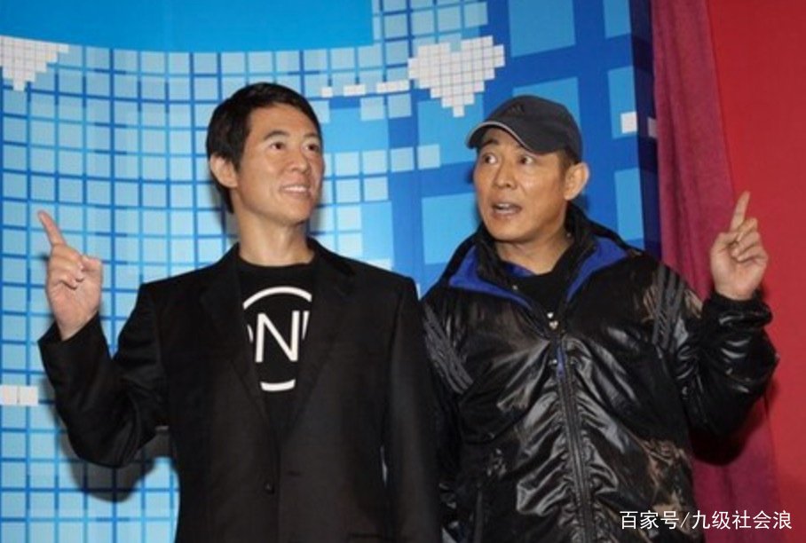 李连杰捐赠百亿，只求改回中国国籍，成龙的7个字让他落泪，他说了什么？