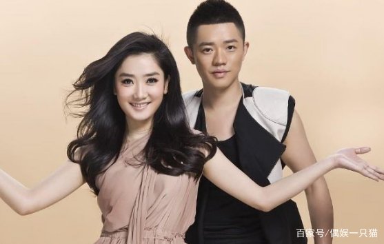 曾毅坐轮椅出行,已无法直立行走,怎么回事呢?