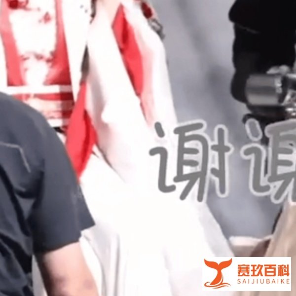 吓晕了!李一桐夜戏身上爬蜈蚣 被粉丝提醒抱拳感谢超镇定