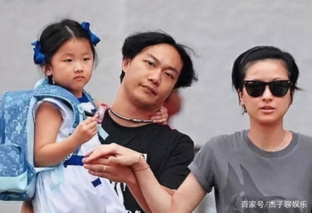 女儿嫌弃，妻子花钱大手大脚，陈奕迅：我已经很久没有收入了，这是为何？