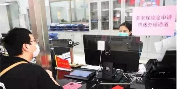 你死跟我有啥关系?社保局保安驱赶群众,还恶语伤人!
