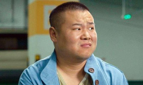 岳云鹏生日，老婆郑敏没找到合影错过卡点庆生，这样别致的秀恩爱怎么看？