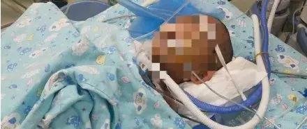4岁男童被遗忘校车内离世，“多看一眼就那么困难吗？”