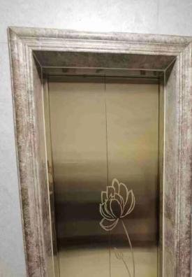 在楼上怎么给楼下的人叫电梯