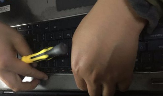 笔记本的硬盘怎么变成移动硬盘?