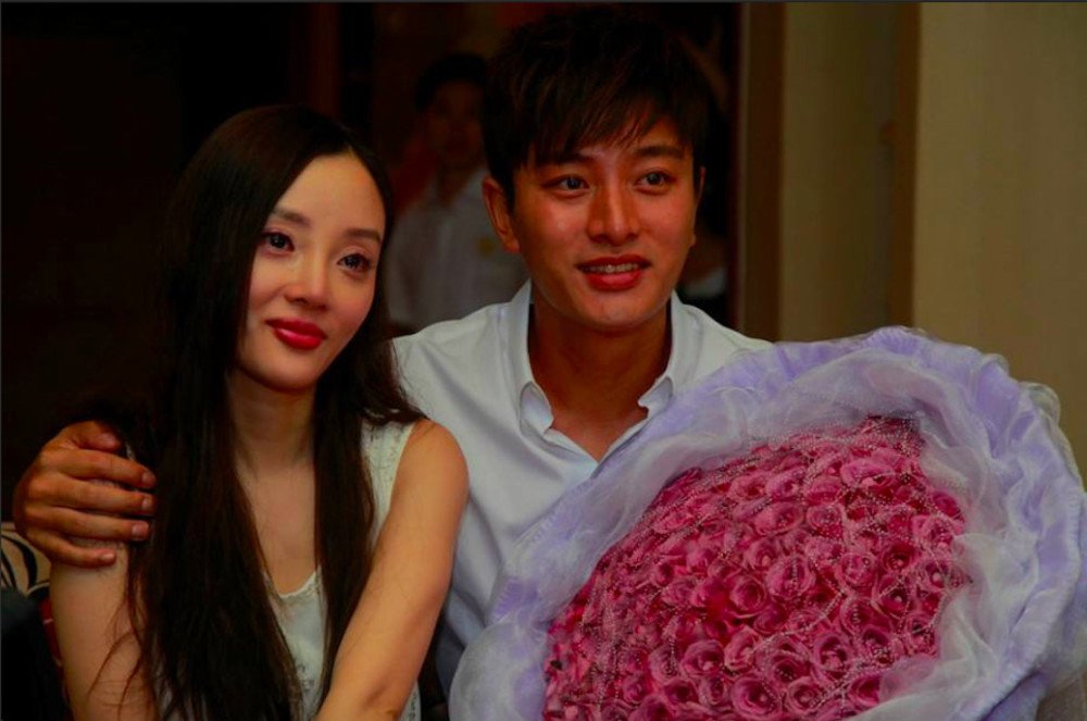 贾乃亮李小璐关系破冰，两人离婚后首次同框，陪甜馨玩耍，这是要复合吗？