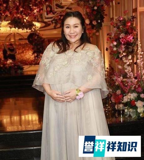 何超盈减肥成功，瘦了半个自己！但生娃前不输奚梦瑶，对比太强烈