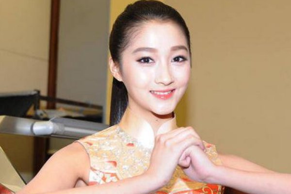 关晓彤脾气很大，经常耍大牌吗？