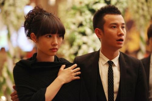 文章被曝开酒吧维持生计，你觉得他状态如何？