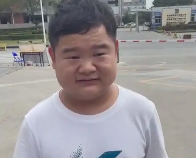 广东一27岁娃娃脸小伙找工作成难题,娃娃脸对找工作和人际交往有影响吗?