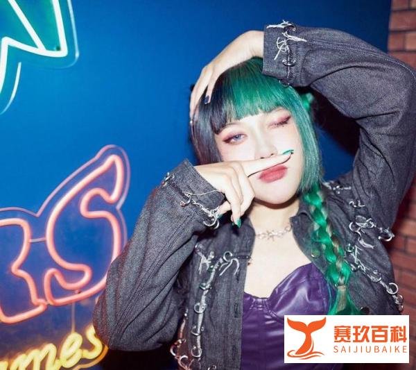 周汤豪新女伴过夜8小时！嫩妹身份遭起底是「女团成员」