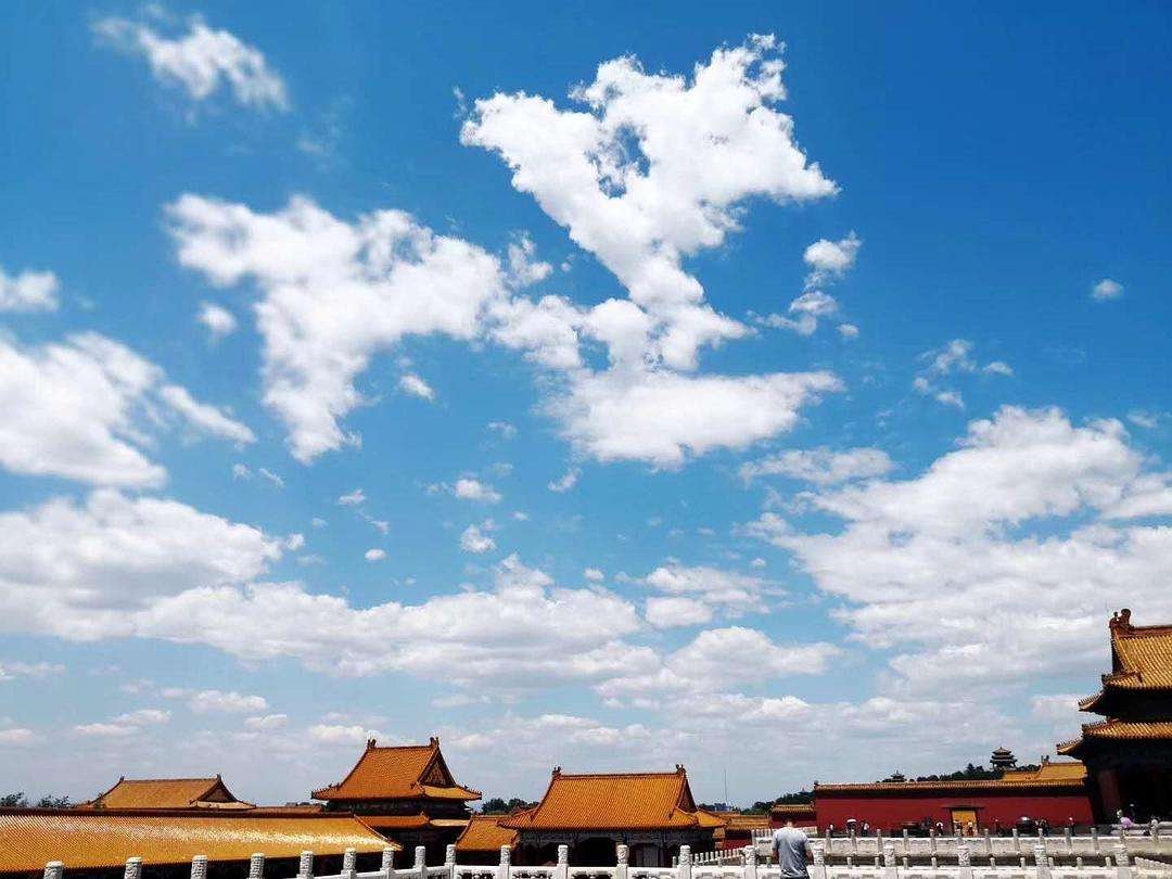 如何看待故宫现天空之境的景象呢?