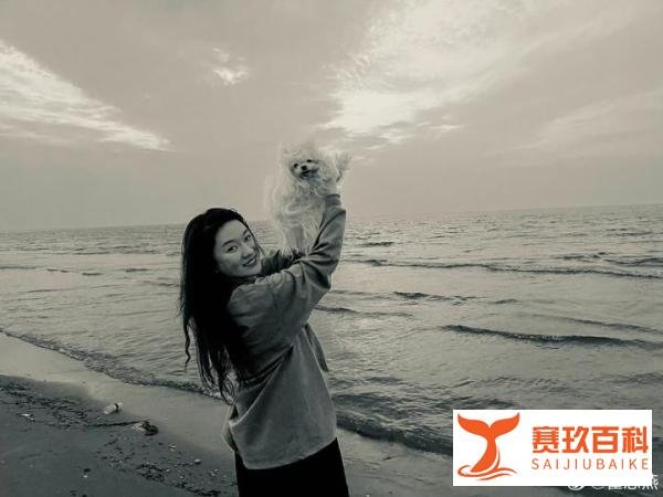 霍思燕晒新家vlog 住豪宅养孔雀 43岁退休生活让人羡慕