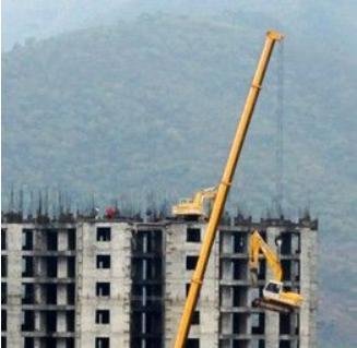 挖掘机是怎么上几十层楼顶的