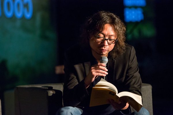 许知远有文化的吐槽金星,两个人的语言风格你更喜欢哪个?