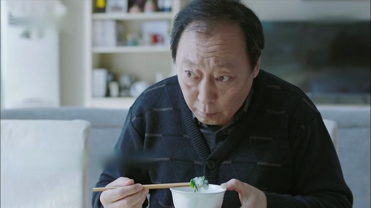 《都挺好》中的保姆真的是为了骗苏大强的钱吗?生活中这样的事例多不多?