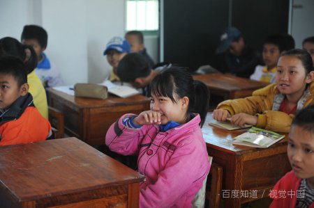 女生害羞时的表现有什么？