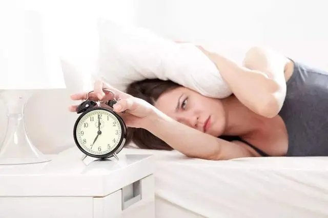 研究发现睡眠不足 7 小时的人胳膊大腿更粗!我们该如何合理安排作息?