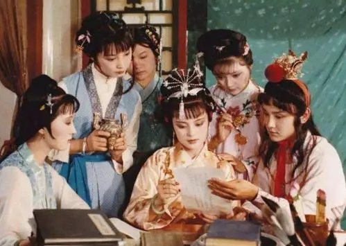 长沙一男子蜗居出租屋21年复原《红楼梦》，这么多年专注一件事有多不易？