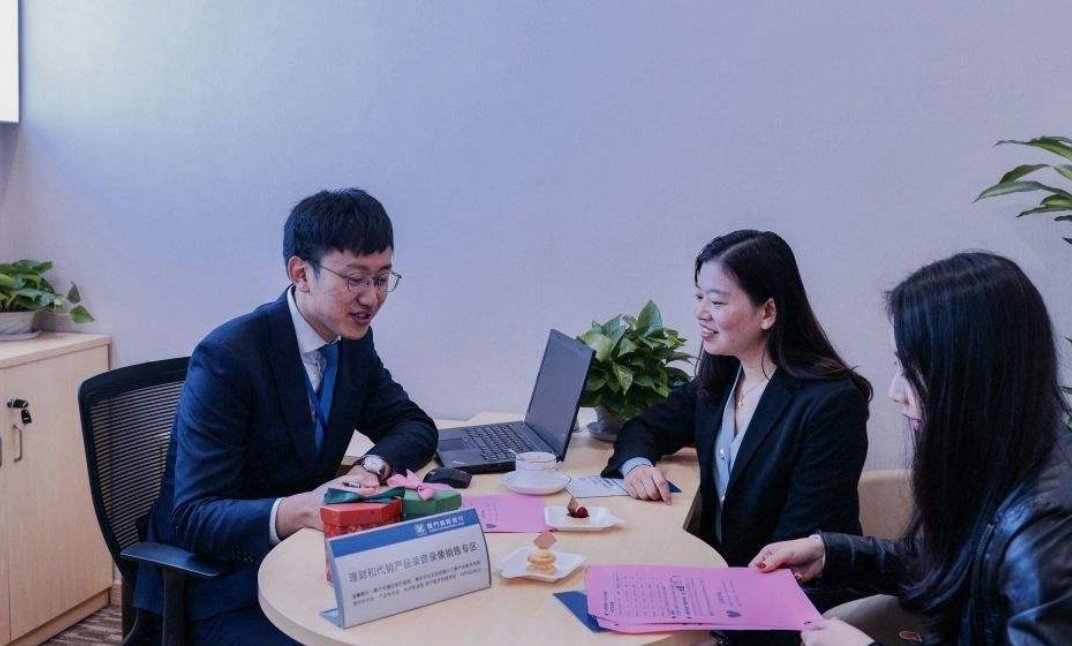 中保协回应厦门国际银行“敬酒耳光”,他们有何关系?