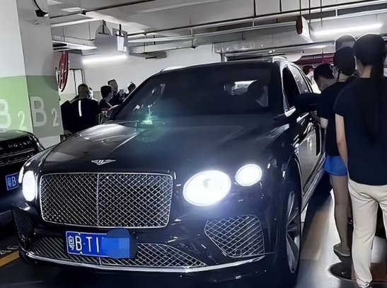 起底深圳“宾利姐”的男友,张晓中是个什么样的人?