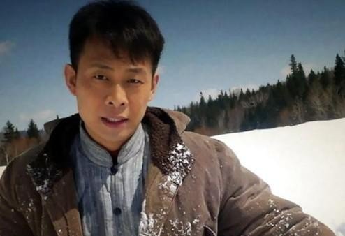 张译被女粉丝飞抱，如何评价这种行为？