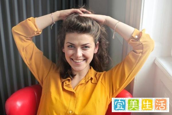 男人只有情到深处，才会有这三个“忍不住”，骗不了人