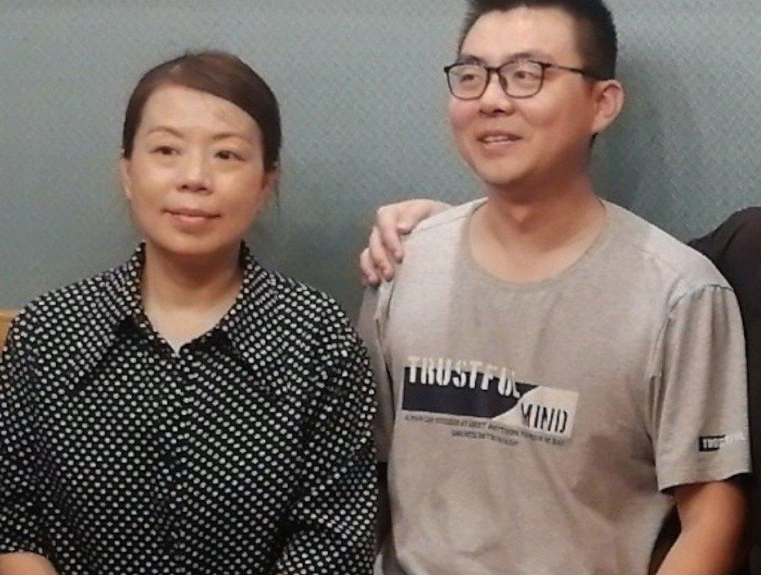 错换人生28年郭威回应搬家,两个家庭关于房子有哪些争议?