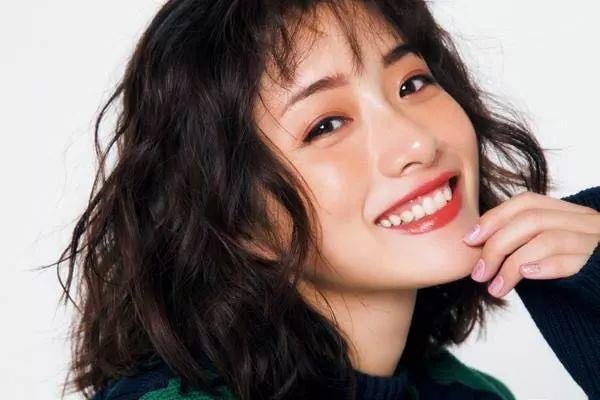 石原里美已于去年领证,你知道她的老公是谁吗?