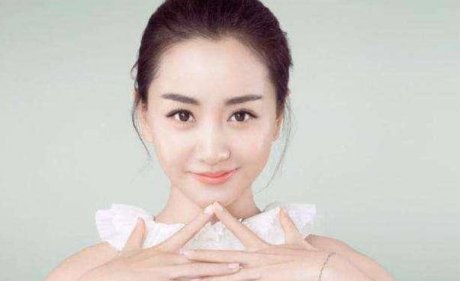 杨蓉在家密会男子被偷拍,举止亲密疑恋情曝光,为何被质疑博热度?