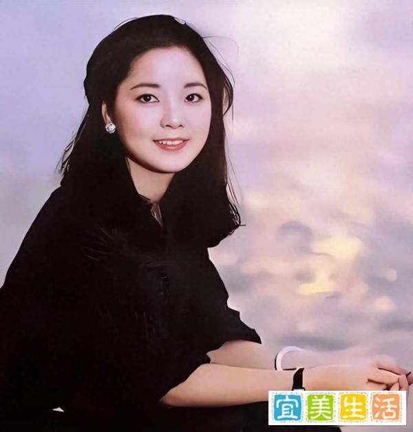 1995年，邓丽君去世，记者近距离拍下遗体照片，发现不可思议一幕