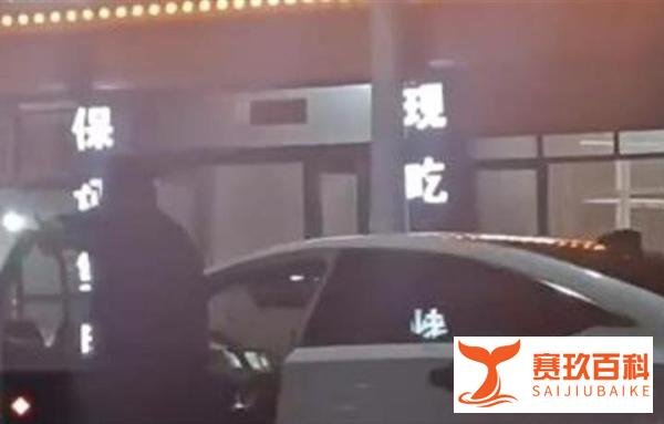 5名男子酒后推车1公里回家，为了喝酒也是拼了